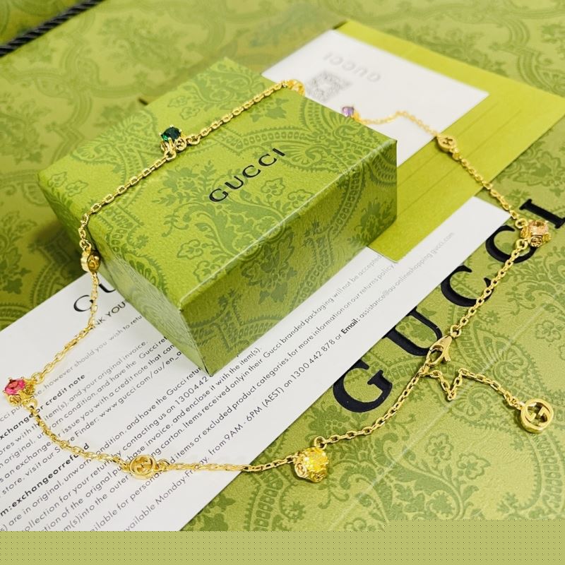 G*u*i necklaces
